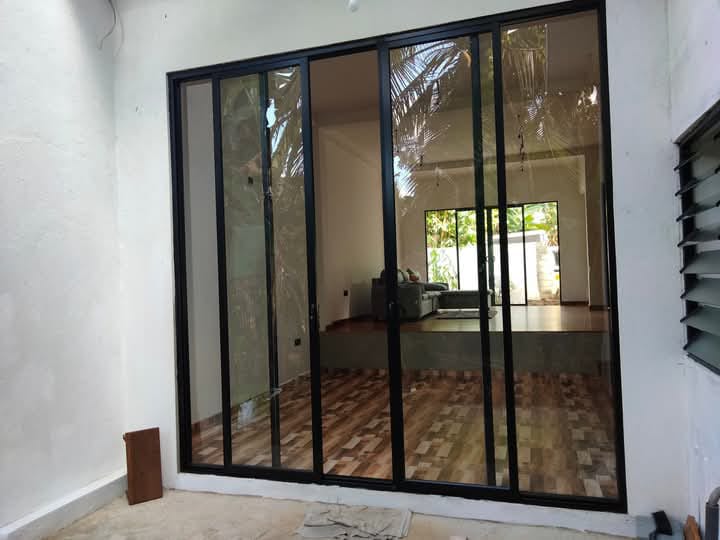 Corner glazing installation gallery image